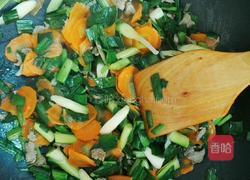 胡萝卜炒青蒜的做法图解6