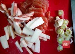 猪肉白菜炖粉条的做法图解1