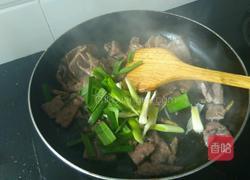 蒜苗爆猪肝的做法图解7