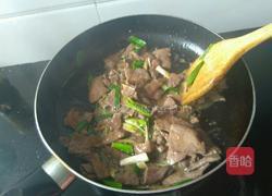 蒜苗爆猪肝的做法图解8