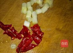 蘑菇炒蒜苗的做法图解5