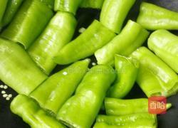 虎皮尖椒的做法图解1