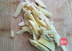 酱油炒鸡肉的做法图解1