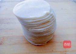 玉米胡萝卜猪肉饺子的做法图解2