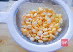 玉米胡萝卜猪肉饺子的做法图解3