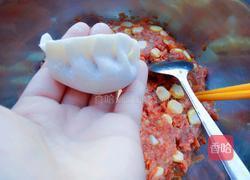 玉米胡萝卜猪肉饺子的做法图解7