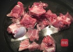 白萝卜排骨汤的做法图解1