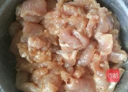 芹菜炒杂菇的做法图解1