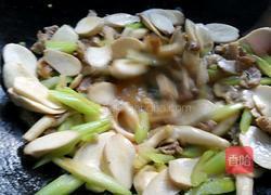芹菜炒杂菇的做法图解6