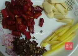 麻辣蒜香猪皮的做法图解2