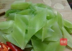 莴笋炒鸡蛋的做法图解1