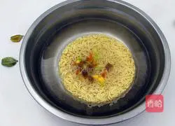 Laotan Sauerkraut and Ham Fried Noodles Recipe Illustration 2