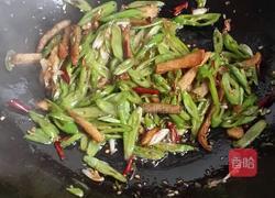 豆角肉丝炒粉条的做法图解5