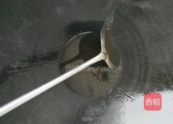 红萝卜炒木耳的做法图解2