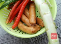 素鸡辣炒莴笋的做法图解1