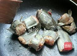 （补血滋阴）莲藕黑豆煲鲶鱼汤的做法图解4