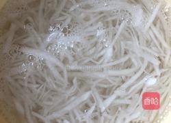 凉拌香芹萝卜丝的做法图解4