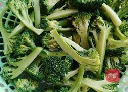 西兰花木耳炒肉的做法图解4