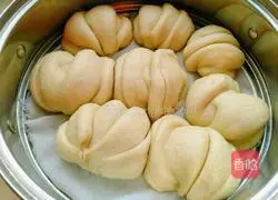 Illustration of how to make peanut butter flower rolls 13