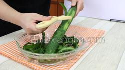 凉拌黄瓜的做法图解2