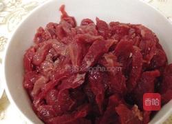 泡椒炒牛肉丝的做法图解2