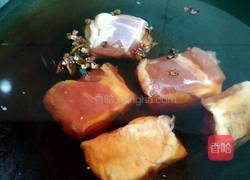 养生极品莲藕排骨汤的做法图解2