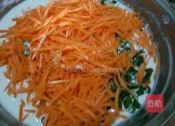 胡萝卜葱花饼的做法图解3