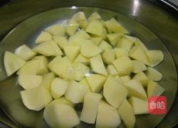 土豆烧牛腩的做法图解2