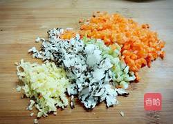 豌豆苗丸子汤的做法图解2