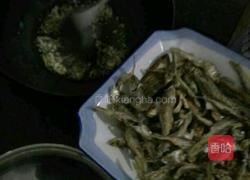 香辣小鱼干的做法图解3