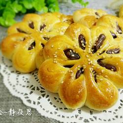 花朵豆沙馅面包的做法[图]