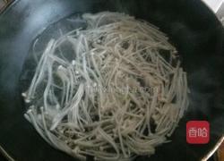 凉拌黄瓜金针菇的做法图解1