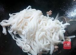 瘦肉炒河粉的做法图解4