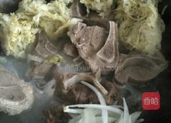 酸菜炖骨头的做法图解8