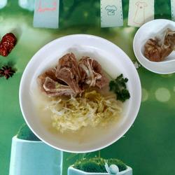 酸菜炖骨头的做法[图]