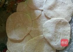 韭菜鸡蛋(香菇芹菜肉)包子的做法图解8