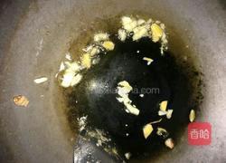 红椒炒肉片的做法图解1