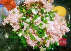 胡萝卜香菇猪肉馅饺子的做法图解2