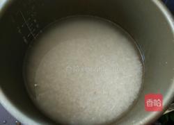 香肠焖饭的做法图解1