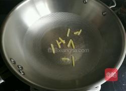 咸鸭烧芹菜的做法图解1