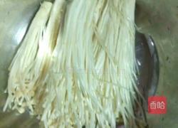 培根金针菇的做法图解1