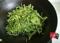 螺旋藻炒茼蒿的做法图解5