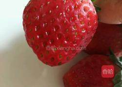 草莓圣诞老公公的做法图解4