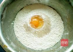 猪肉大葱包子的做法图解1