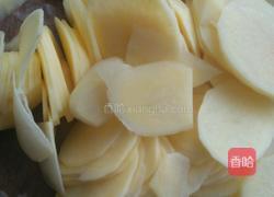 回锅肉土豆片的做法图解1