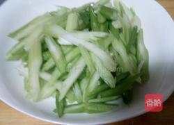 肉丝熏干芹菜的做法图解1