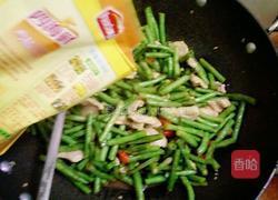 家常瘦肉炒豆角的做法图解7