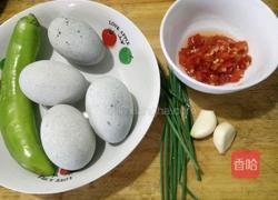 双椒皮蛋的做法图解1