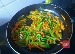 青椒胡萝卜丝的做法图解7