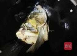 鱼头炖粉皮的做法图解4
